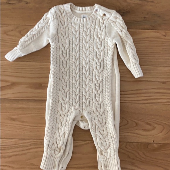 GAP Other - EUC baby gap knit romper